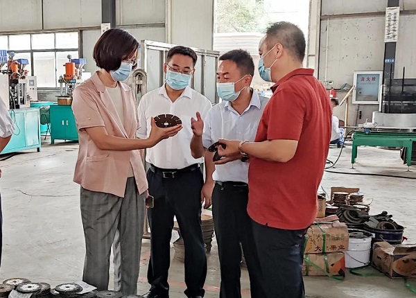 鄂州市委常委、統(tǒng)戰(zhàn)部部長鄒霞一行蒞臨昌利公司調(diào)研指導(dǎo)